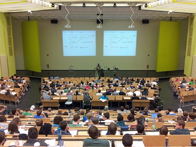 Fラン大学生が大学の講義で公務員を目指す場合